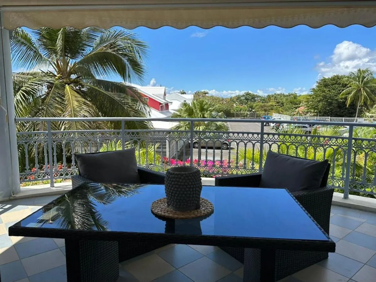 Grand Studio Zen Idealement Situe A Saint-Francois Avec Piscine Et Terrasse