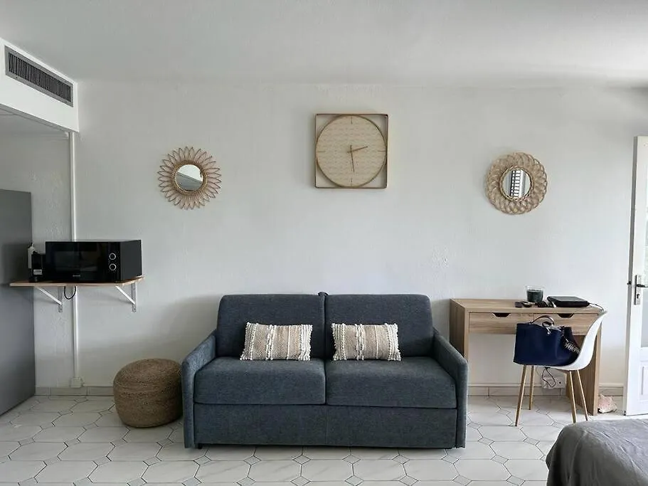Grand Studio Zen Idealement Situe A Saint-Francois Avec Piscine Et Terrasse